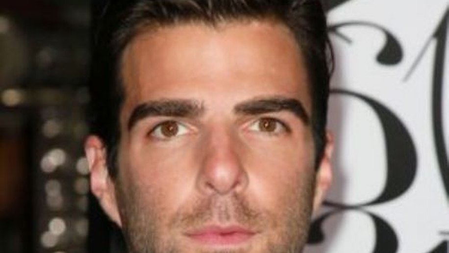 Ator de 'Jornada nas Estrelas' e 'Heroes' assume homossexualidade