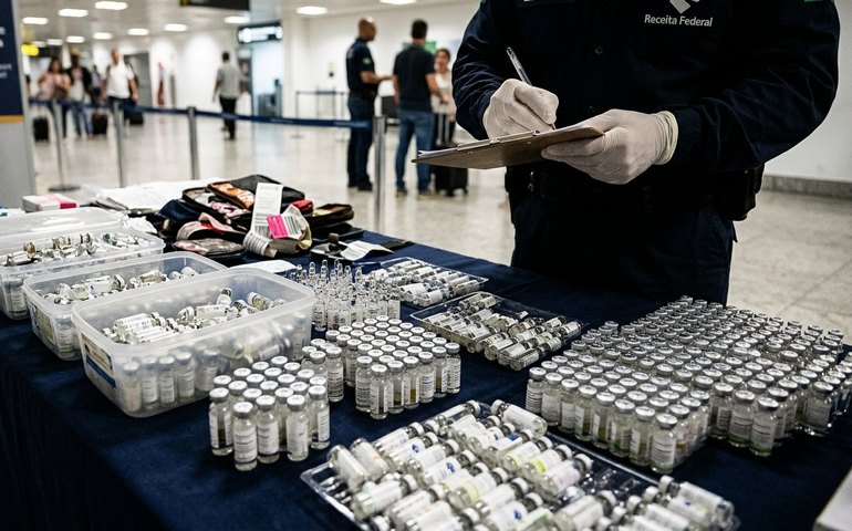 Receita apreende mais de 300 ampolas de medicamento para emagrecer com passageiro no Galeão