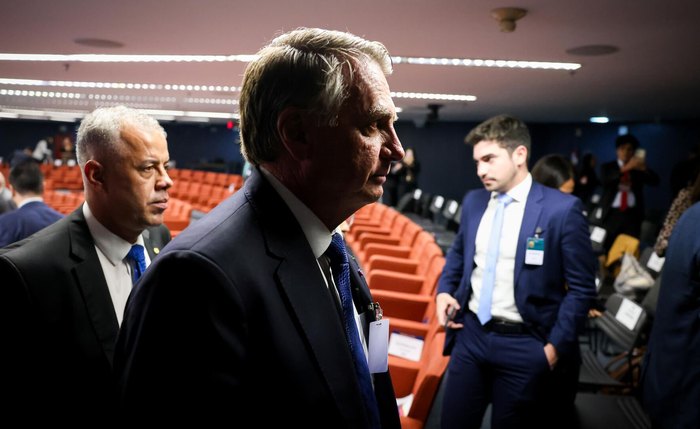 Bolsonaro fala sobre possível prisão: 'não vou sair do Brasil, vou morrer na cadeia' Bolsonaro fala sobre possível prisão: 'não vou sair do Brasil, vou morrer na cadeia'