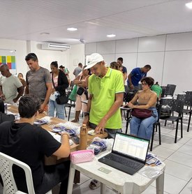 Segurança Cidadã entrega crachás e alvarás para ambulantes que vão atuar no São João Massayó