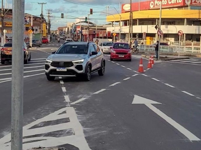 Mudança no trânsito do Jacintinho entra em funcionamento no cruzamento da Leste-Oeste