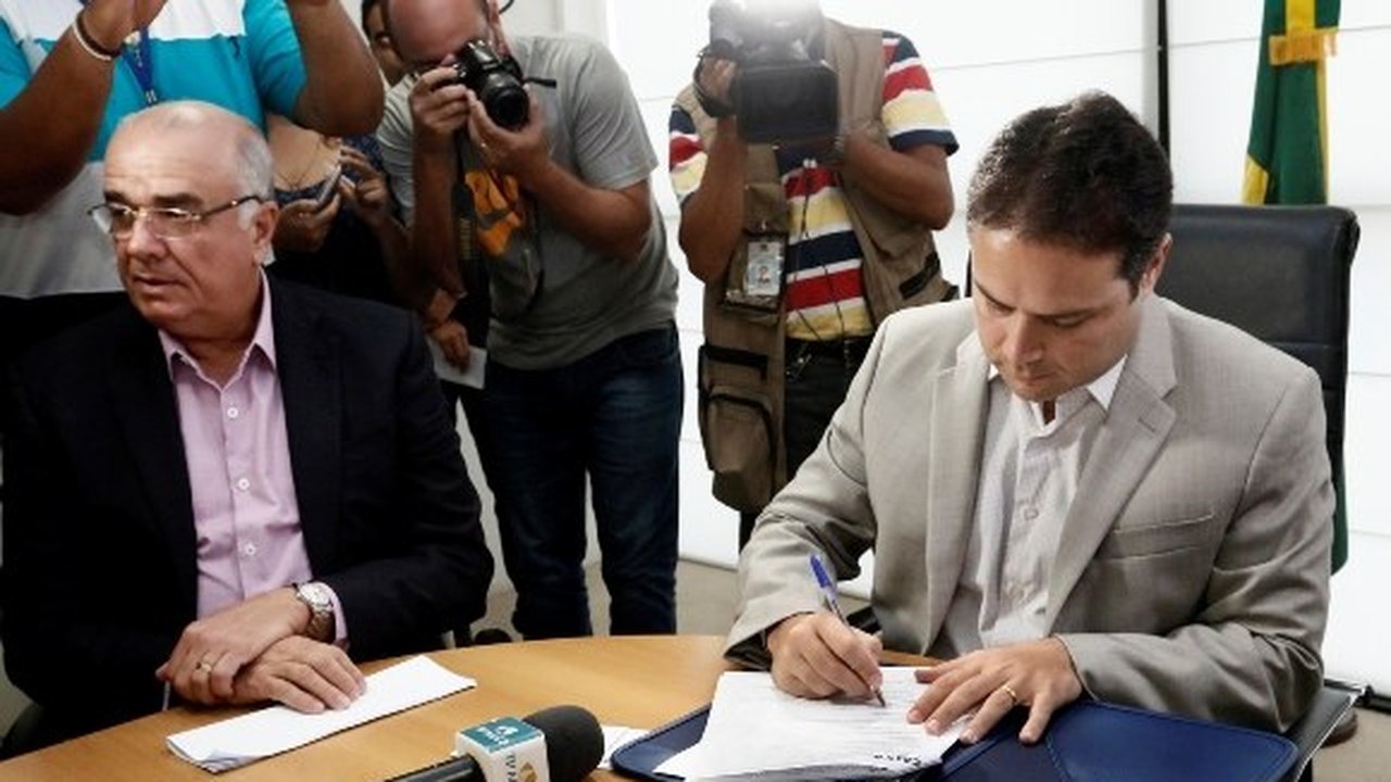 Governador assina ordem de serviço para construir 608 casas