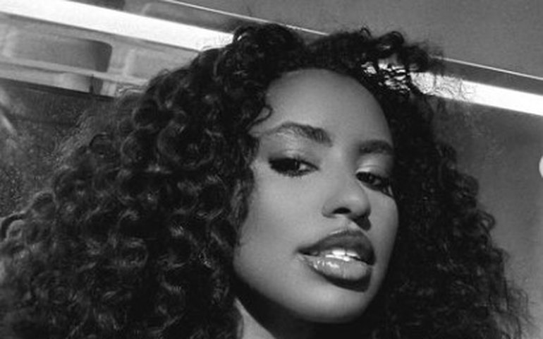 Romance nos bastidores de 'Mania de Você': Gabz assume o namoro com Jaffar Bambirra