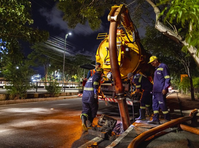Prefeitura intensifica manutenção da rede de drenagem com ações noturnas