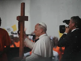 Papa diz a detentos: 'Vocês não estão sozinhos', durante visita a prisão na Guiné Equatorial ao final de sua viagem pela África