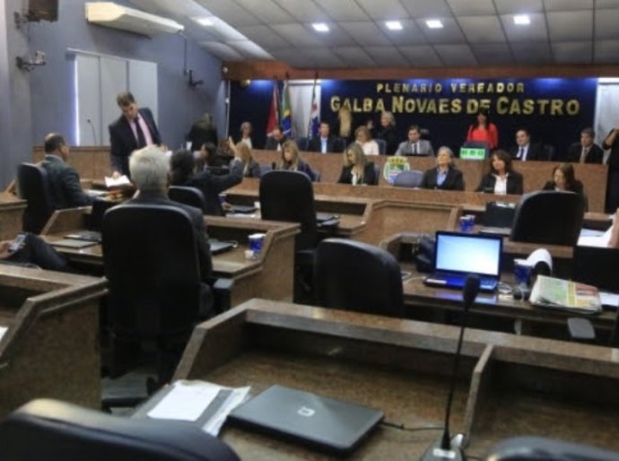 Comissão de Educação discute com Executivo PL dos assistentes de sala