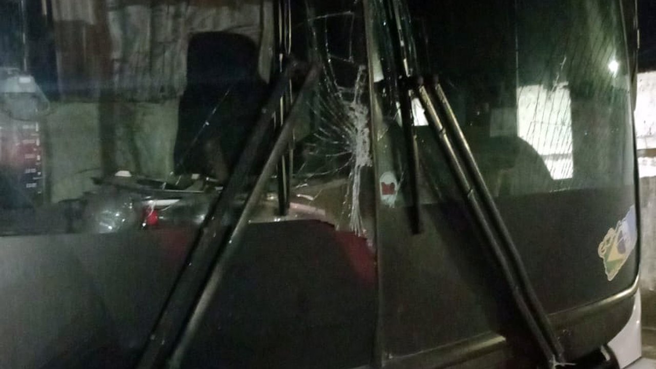 Estudantes universitários de Palmeira dos Índios enfrentam drama com transporte precário para Arapiraca; veja vídeo