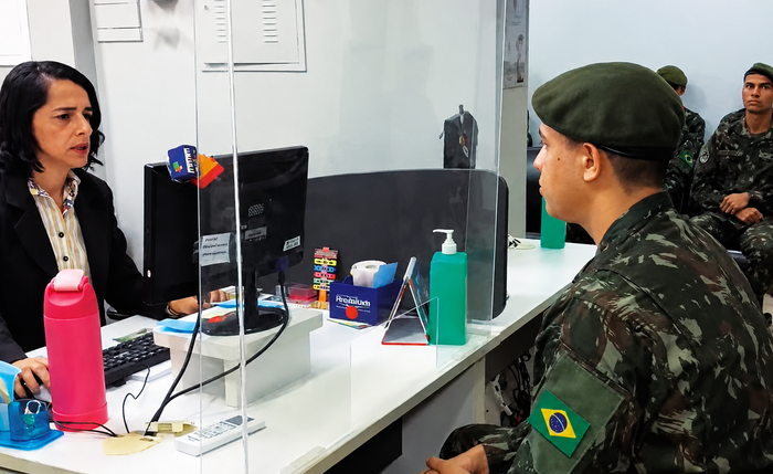 Militares do Exército participam de campanha para fortalecer banco de sangue da Santa Casa