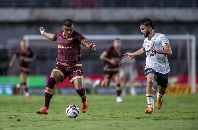 CRB vence o Goiás por 1 a 0 e entra no G-4 da Série B