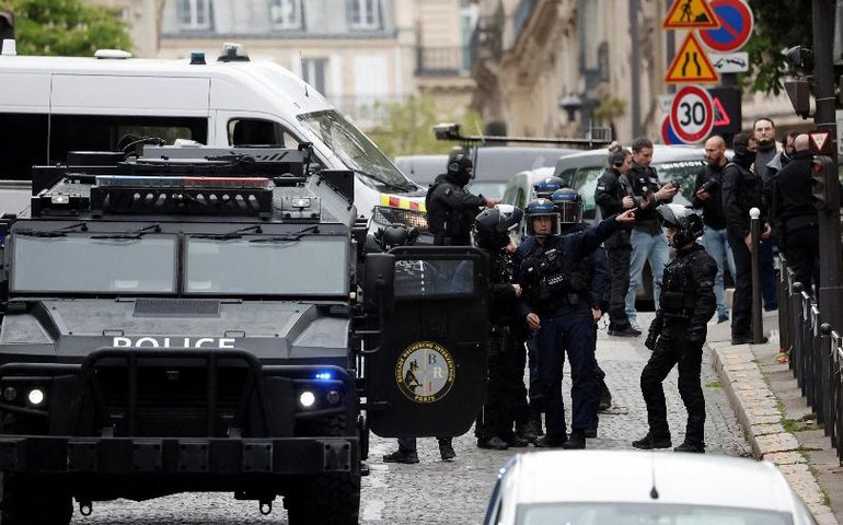 Homem é detido após operação policial no consulado iraniano em Paris