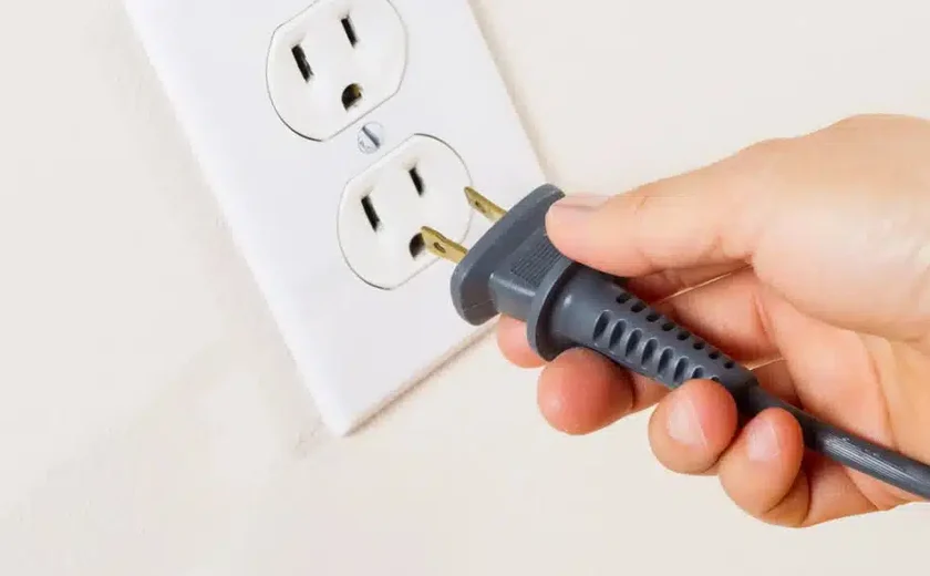 Retire da tomada imediatamente após uso destes dispositivos