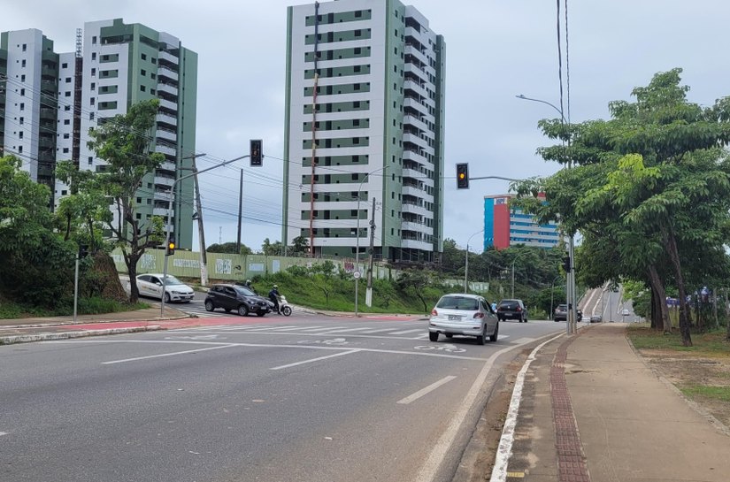 Novo semáforo na Av. Márcio Canuto começa a funcionar no domingo (13)