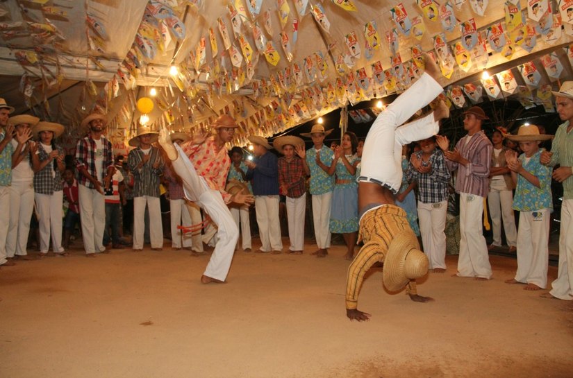 Arapiraca: Arraiá Vem Pra Roça abre São João com forró e capoeira