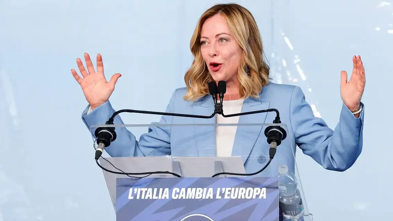 Meloni condena 'nostalgia fascista' após membros da ala jovem de seu partido protagonizarem escândalo na Itália