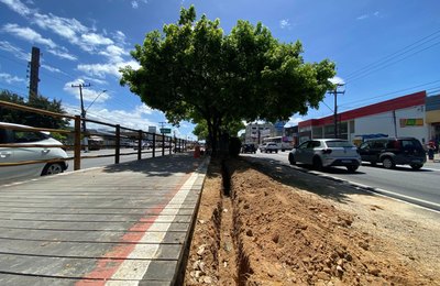 Prefeitura inicia nova etapa da iluminação na ciclovia da Avenida Fernandes Lima