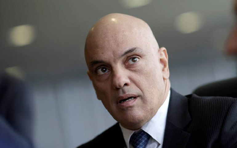 Moraes contraria PGR, mantém prisões e alega abuso nas redes sociais