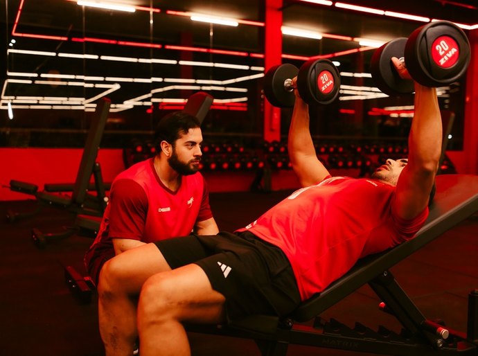 Carnaval chegou! Prepare-se com dicas de alimentação e exercícios para curtir com energia e disposição