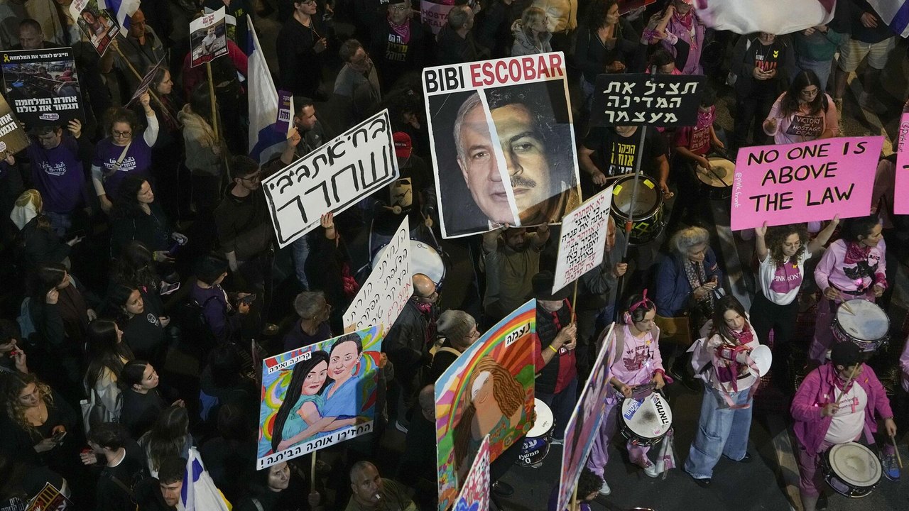 Milhares protestam em Tel Aviv, exigindo acordo imediato de libertação de reféns com o Hamas