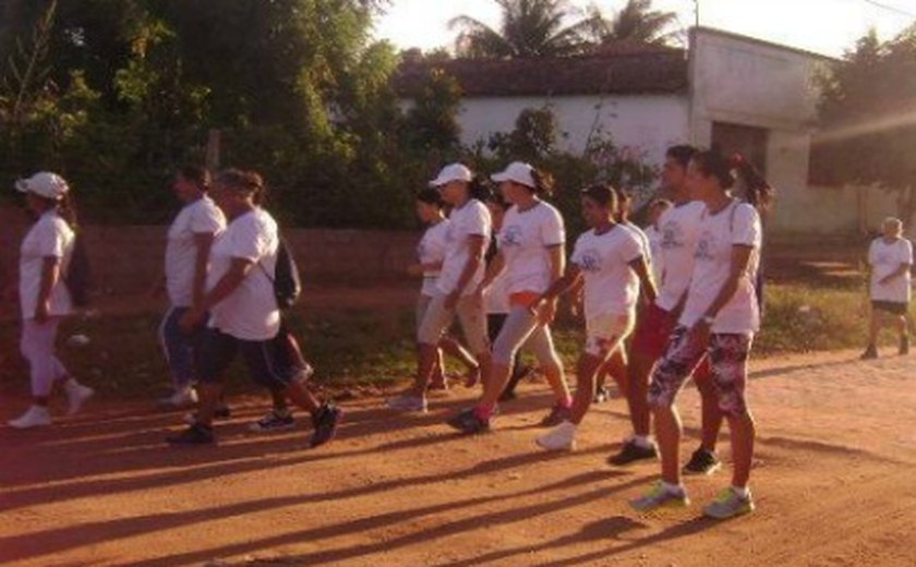 Arapiraca: &#8216;Clube da Caminhada&#8217; estimula população a sair do sedentarismo