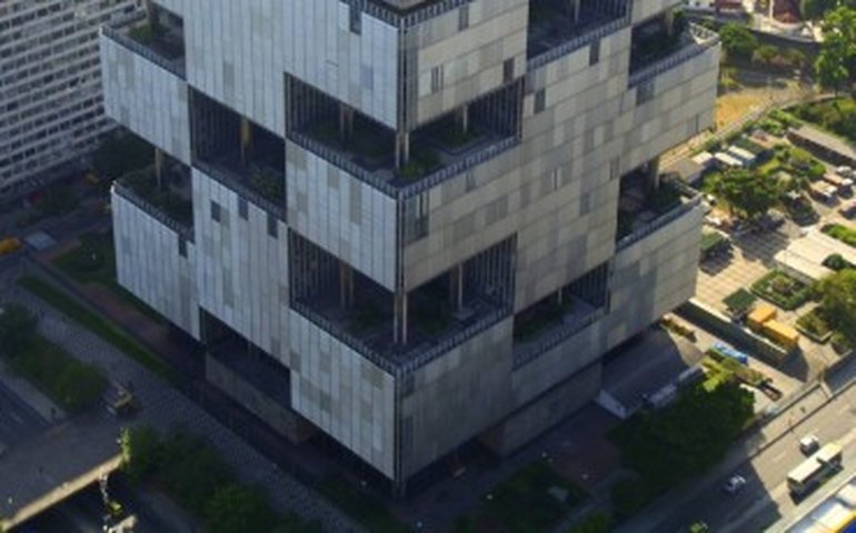 Suíça bloqueia R$ 1,3 bilhão em contas de investigados na Lava Jato