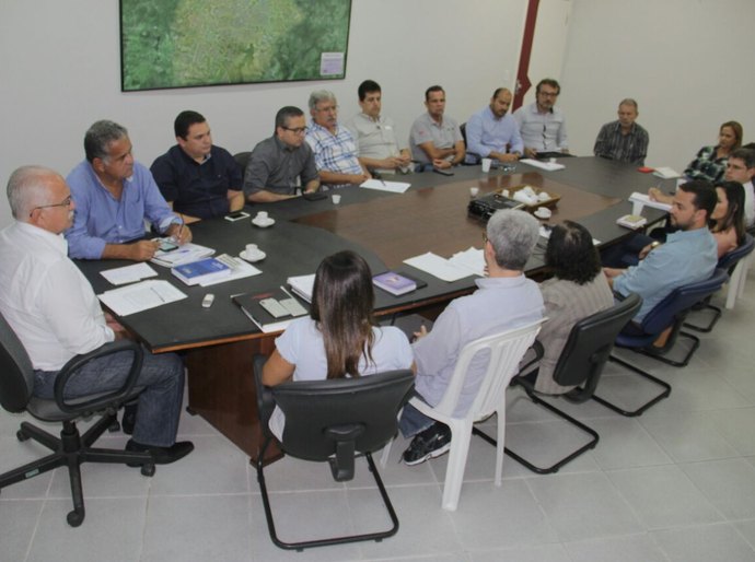 Teófilo e secretários discutem alinhamento de ações para 2018