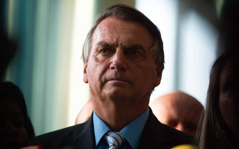 Advogado de Bolsonaro entrega segundo pacote de joias à Caixa Econômica Federal