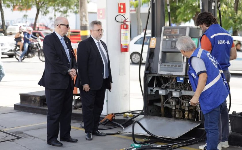 Operação combate fraudes fiscais e irregularidades em postos de combustíveis, em Maceió