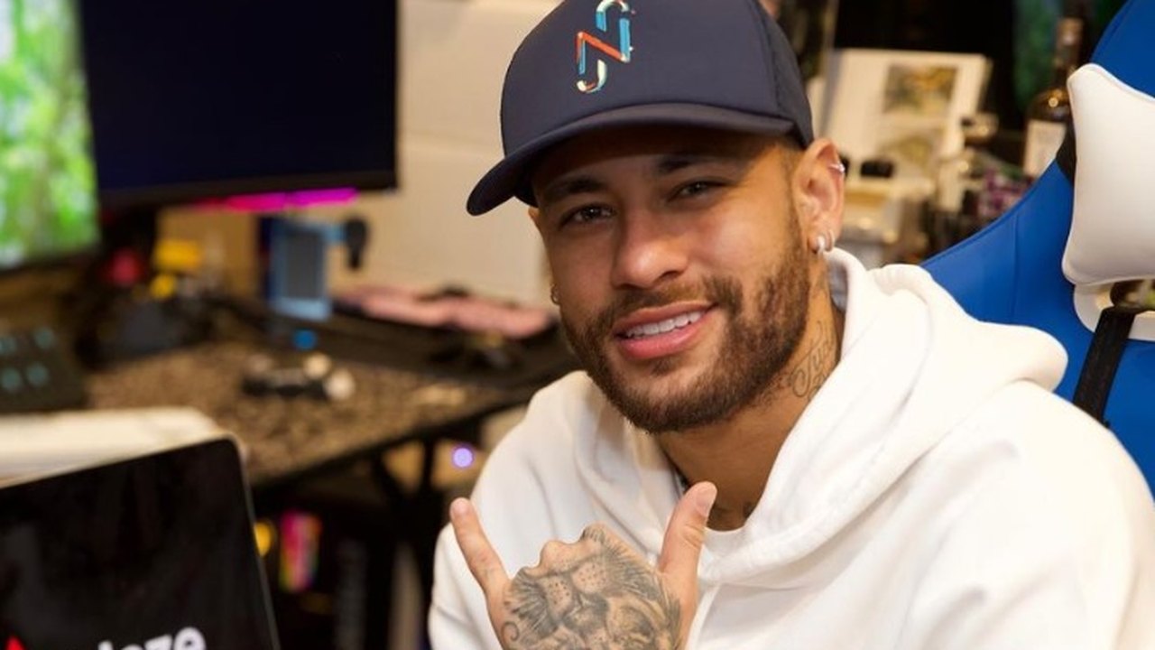 Na torcida, Neymar posta Mavie com a camisa do Santos: 'Vamos'