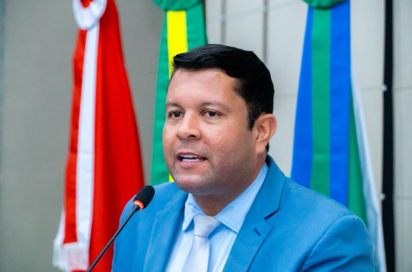 Vereador Allan Pierre apresenta projeto que autoriza o sepultamento de cães e gatos em jazigos familiares em Maceió