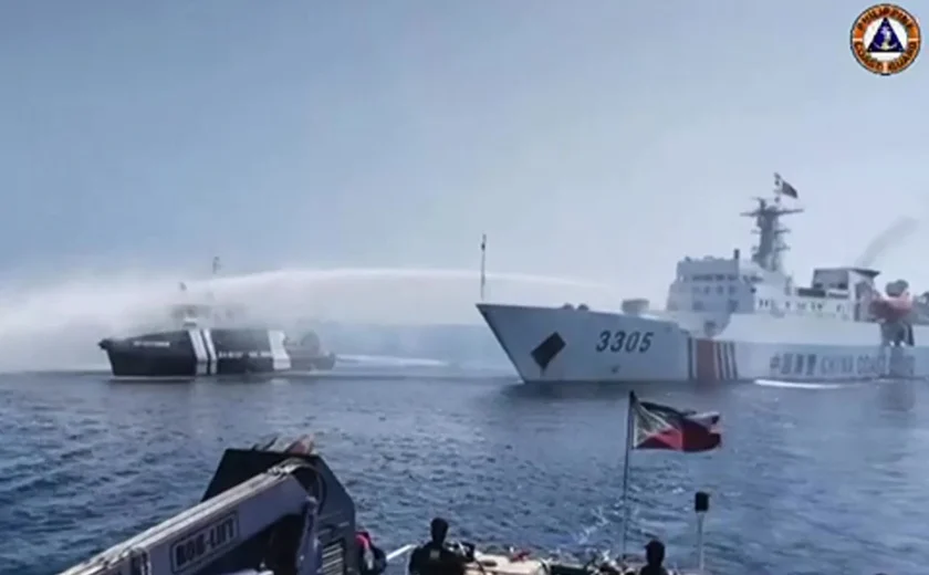 Filipinas acusa a China de disparar canhões de água contra dois de seus barcos