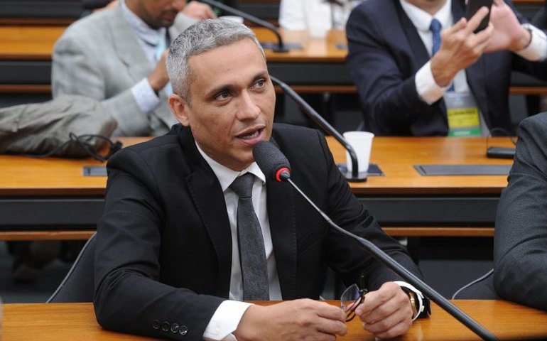 STF torna deputado Gustavo Gayer réu por postagem que associa Lula ao nazismo e ao Hamas