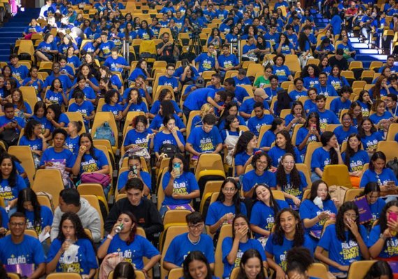 Mais de 1.200 estudantes lotam maior aulão do Brasil, promovido pela Prefeitura de Maceió