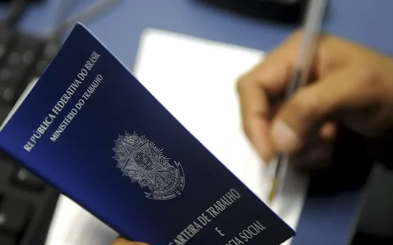 Taxa de desemprego fica em 6,6% no trimestre até agosto, revela IBGE