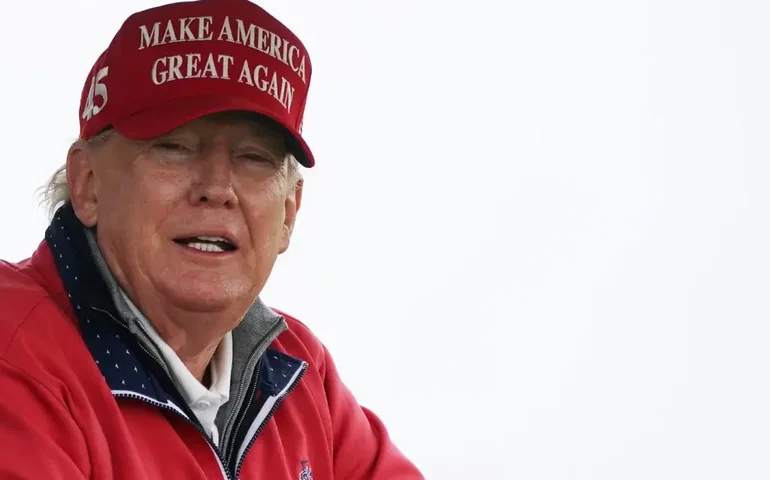 Coca-Cola atende pedido de Trump e confirma que lançará refrigerante com açúcar de cana nos EUA