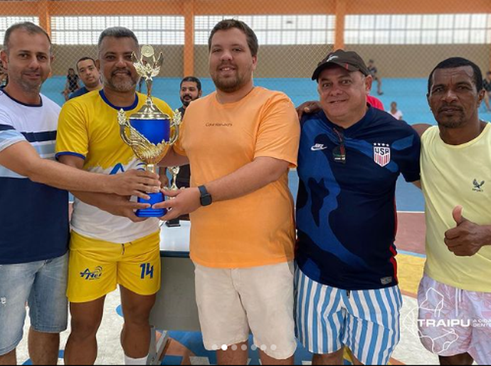 Prefeitura de Traipu festeja Dia do Trabalho com final de campeonato de futsal entre secretarias
