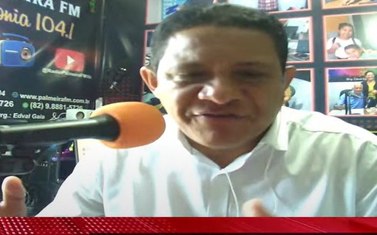 Em programa de rádio pago pelo erário, prefeito Júlio Cezar ataca a imprensa livre e evita esclarecer deficiências de sua gestão