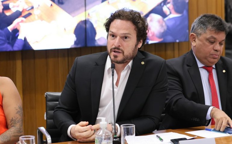 Projeto determina que os cursos de medicina veterinária sejam presenciais