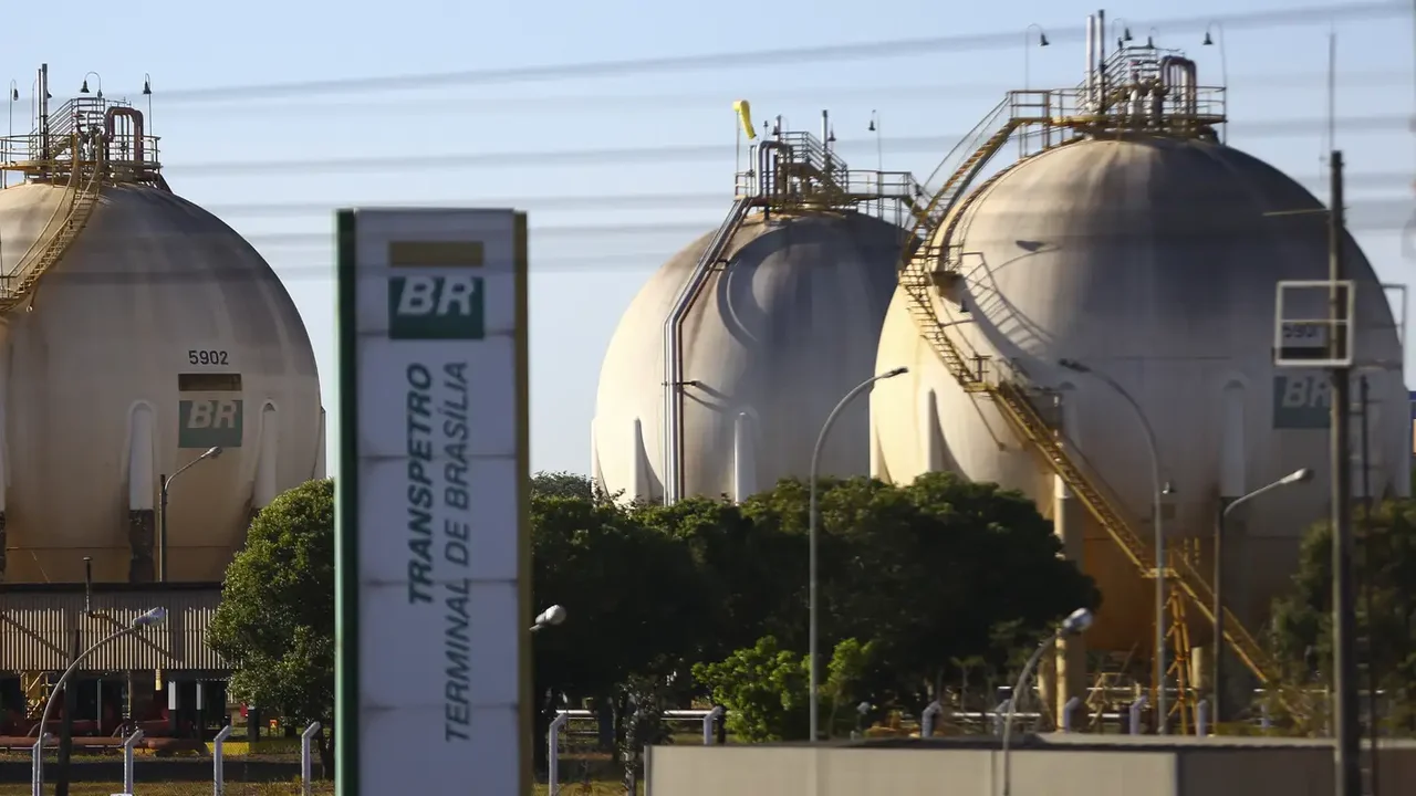 Transpetro realiza primeiro abastecimento de navio com combustível B30 em Roterdã