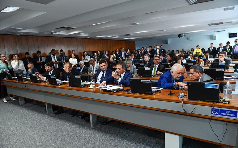 CCJ vota adicional para juízes e promotores na próxima semana