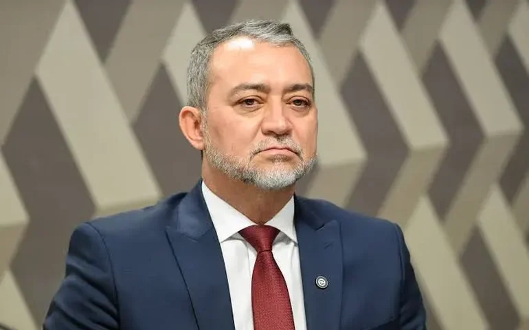 Edegar Pretto desiste de pré-candidatura e declara apoio a Juliana Brizola ao governo do RS