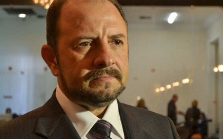 Deputado Antônio Albuquerque assume presidência da ALE