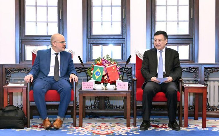 Presidente da EBC fecha parcerias em visita institucional à China