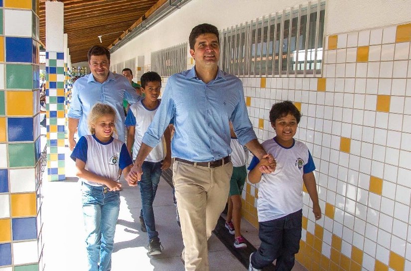 Prefeito Rui Palmeira reinaugura reforma da Escola Pompeu Sarmento