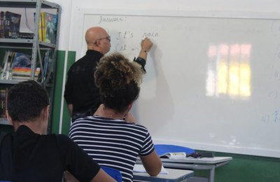 Núcleo de Línguas reforça aprendizado com aulas extras