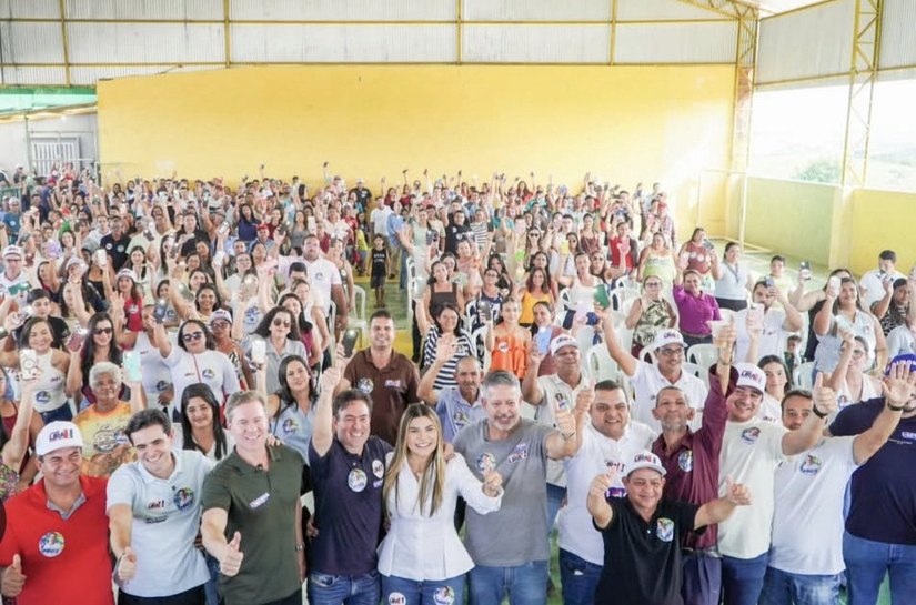 Prefeito Jorge Galvão promove grande adesivaço em apoio a Arthur Lira, Marx Beltrão e Lelo Maia, em Jundiá
