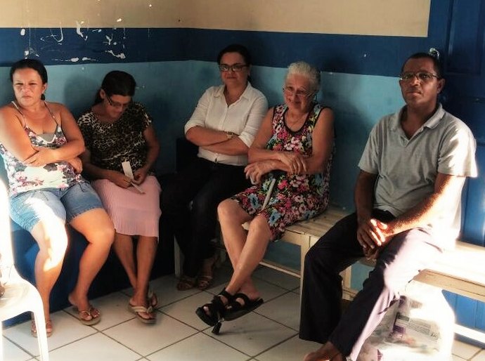 Secretária de Saúde se reúne com comunidade do Povoado Pedras