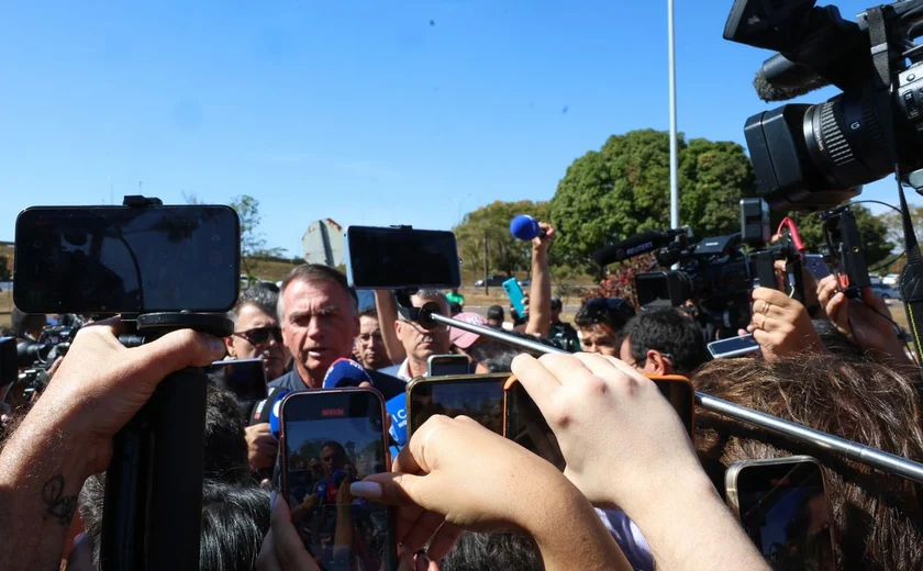 'Suprema humilhação', diz Bolsonaro sobre tornozeleira eletrônica
