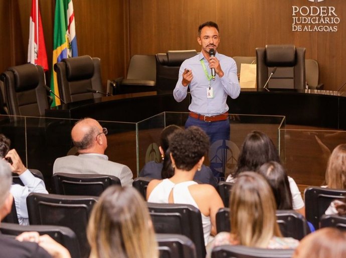Palestra sobre finanças pessoais reúne magistrados e servidores no TJAL