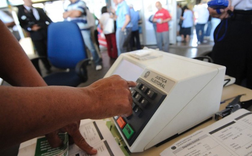 Quatro senadores disputam eleições municipais em outubro