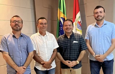 Prefeito de Anadia fecha aliança com presidente da Assembleia, Marcelo Victor